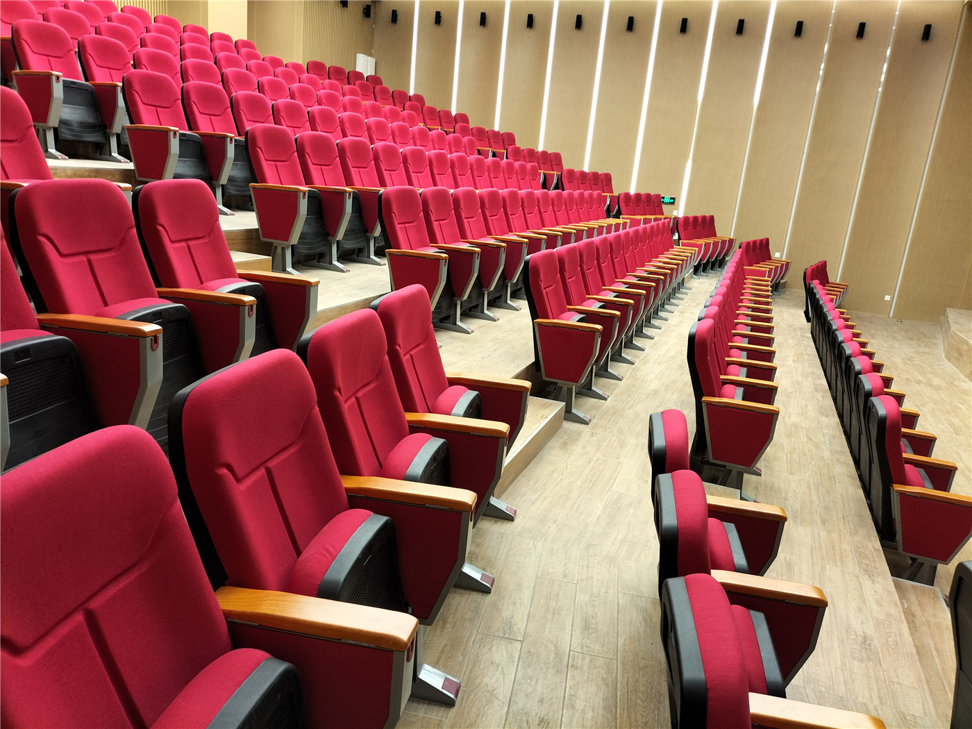 ထိပ်တန်းထုတ်လုပ်သူ203 မှ ဒီဇိုင်းကောင်းမွန်သော Auditorium ထိုင်ခုံများဖြင့် စွဲမက်ဖွယ်ကောင်းသော ပတ်ဝန်းကျင်ကို ဖန်တီးပါ။
