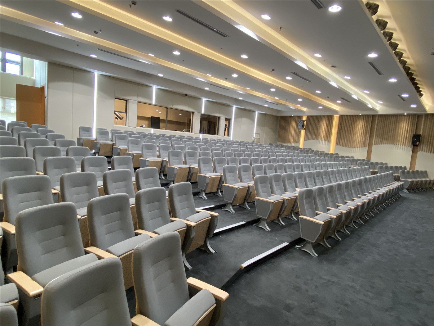 Experience Unparalleled Craftsmanship and Quality in Auditorium Seating from a Trusted Manufacturer110
