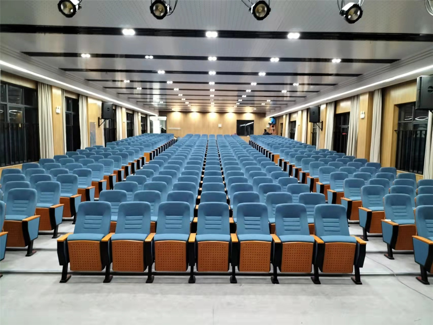 Manaova sary maharitra miaraka amin'ny Vahaolana Seating Auditorium Luxury avy amin'ny Manufacturers hajaina1
